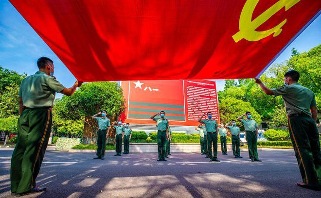 沙漠前行